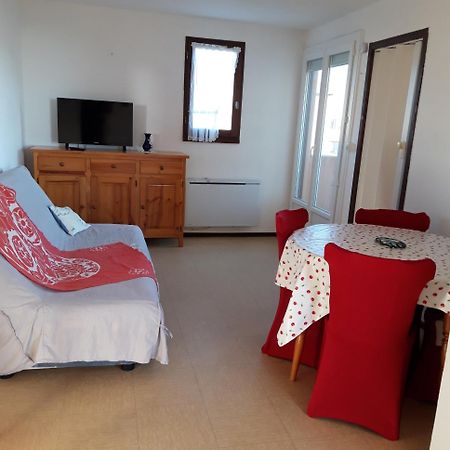Appt 2 Ou 4 Personnes Avec Piscine, Tennis Et Parking Prive Флёри Экстерьер фото