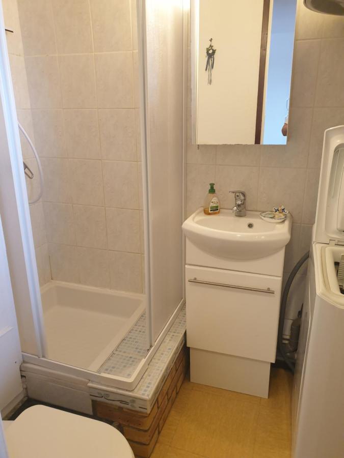 Appt 2 Ou 4 Personnes Avec Piscine, Tennis Et Parking Prive Флёри Экстерьер фото