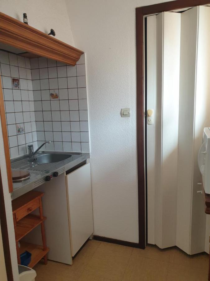Appt 2 Ou 4 Personnes Avec Piscine, Tennis Et Parking Prive Флёри Экстерьер фото