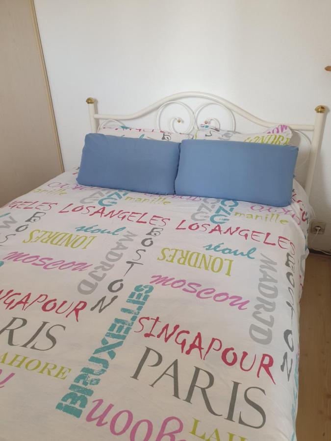 Appt 2 Ou 4 Personnes Avec Piscine, Tennis Et Parking Prive Флёри Экстерьер фото