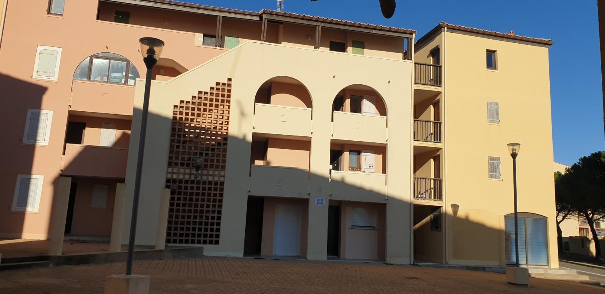 Appt 2 Ou 4 Personnes Avec Piscine, Tennis Et Parking Prive Флёри Экстерьер фото